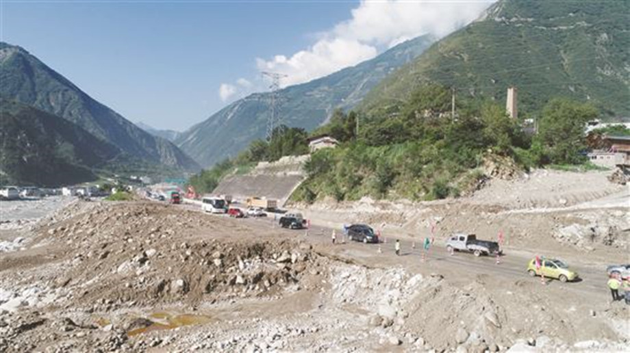 四川都汶高速公路泥石流災(zāi)毀路段順利搶通